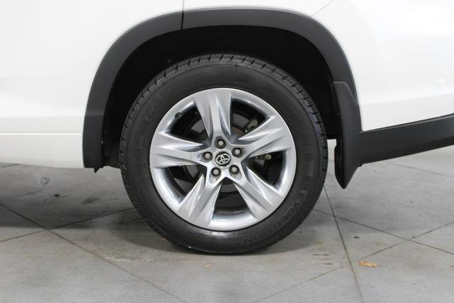 Photo of 2018 Blizzard Pearl Toyota Highlander Hybrid