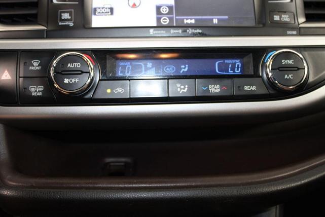 Photo of 2018 Blizzard Pearl Toyota Highlander Hybrid