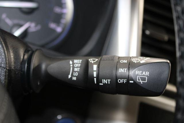 Photo of 2018 Blizzard Pearl Toyota Highlander Hybrid