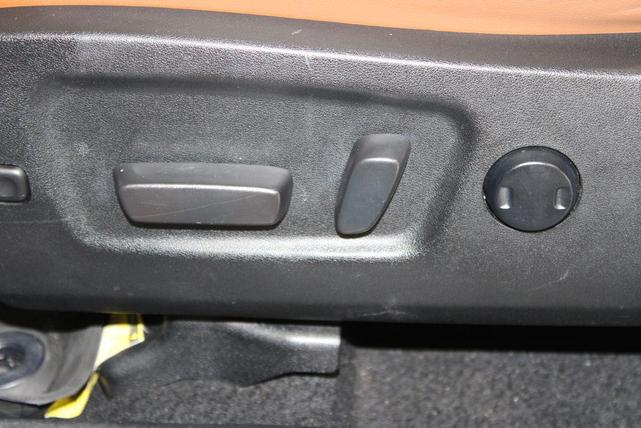 Photo of 2018 Blizzard Pearl Toyota Highlander Hybrid