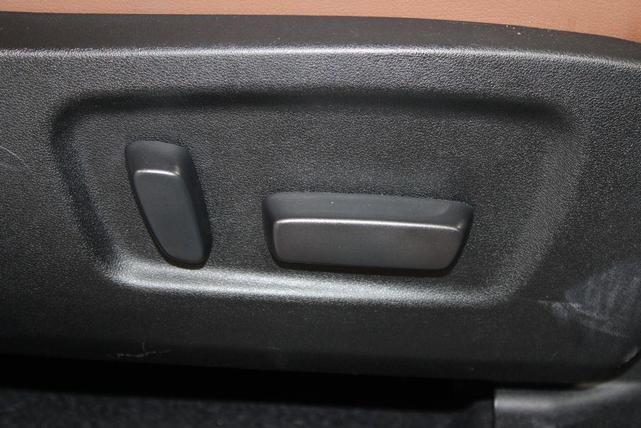 Photo of 2018 Blizzard Pearl Toyota Highlander Hybrid