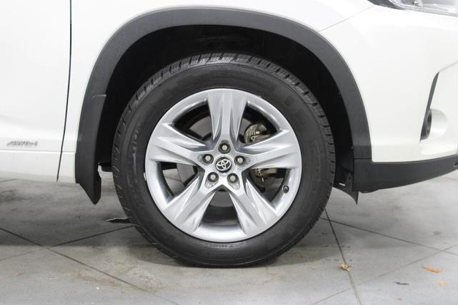 Photo of 2018 Blizzard Pearl Toyota Highlander Hybrid