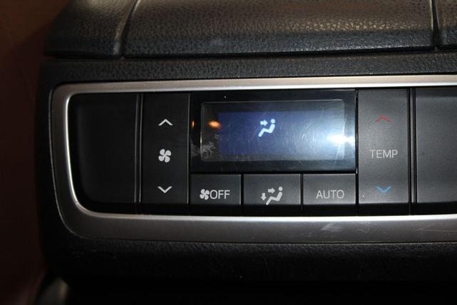 Photo of 2018 Blizzard Pearl Toyota Highlander Hybrid