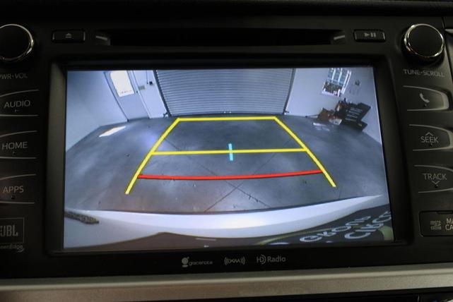 Photo of 2018 Blizzard Pearl Toyota Highlander Hybrid