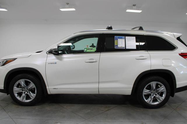 Photo of 2018 Blizzard Pearl Toyota Highlander Hybrid