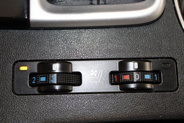 Photo of 2018 Blizzard Pearl Toyota Highlander Hybrid