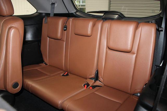 Photo of 2018 Blizzard Pearl Toyota Highlander Hybrid