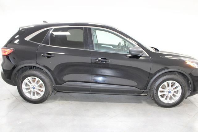 Photo of 2022 Agate Black Metallic Ford Escape