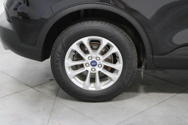 Photo of 2022 Agate Black Metallic Ford Escape