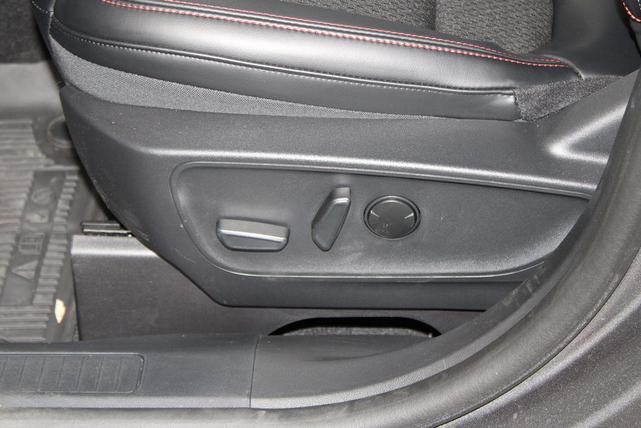 Photo of 2025 Gray Metallic Ford Escape