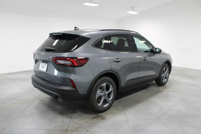 Photo of 2025 Gray Metallic Ford Escape