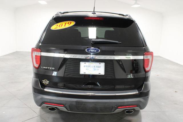 Photo of 2019 Agate Black Metallic Ford Explorer
