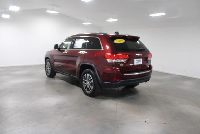 Photo of 2018 Velvet Red Pearlcoat Jeep Grand Cherokee