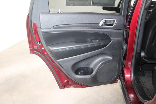 Photo of 2018 Velvet Red Pearlcoat Jeep Grand Cherokee
