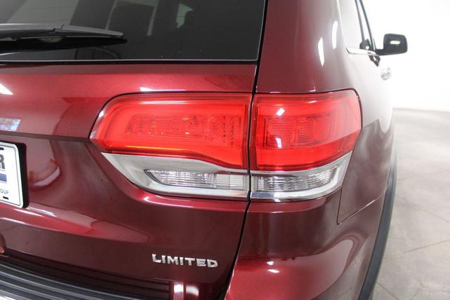 Photo of 2018 Velvet Red Pearlcoat Jeep Grand Cherokee