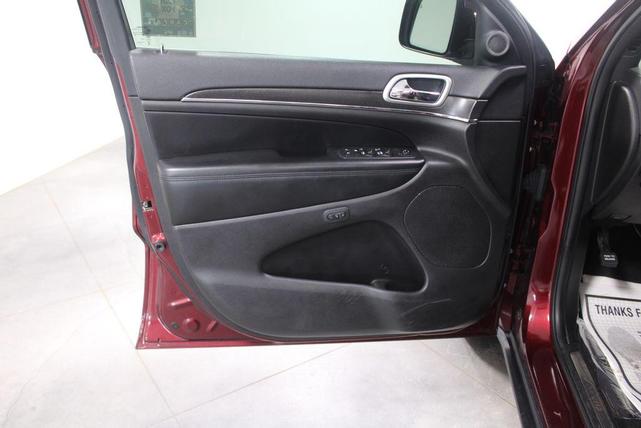 Photo of 2018 Velvet Red Pearlcoat Jeep Grand Cherokee