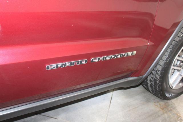 Photo of 2018 Velvet Red Pearlcoat Jeep Grand Cherokee