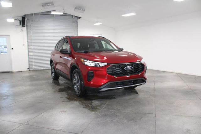 Photo of 2025 Rapid Red Metallic Tinted Clearcoat Ford Escape