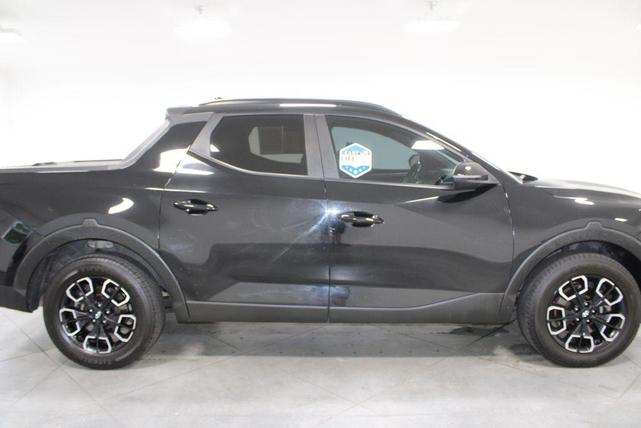 Photo of 2023 Phantom Black Hyundai SANTA CRUZ