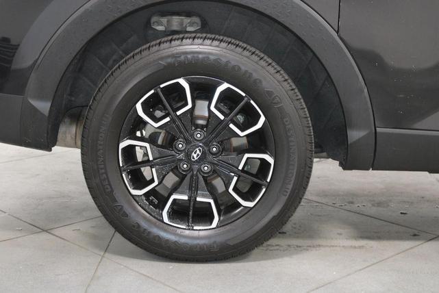 Photo of 2023 Phantom Black Hyundai SANTA CRUZ