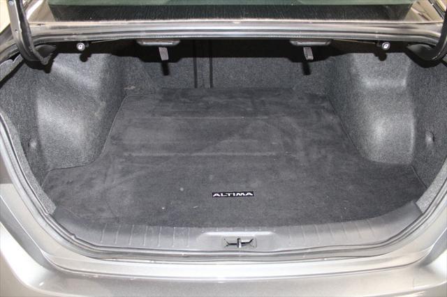 Photo of 2022 Gun Metallic Nissan Altima