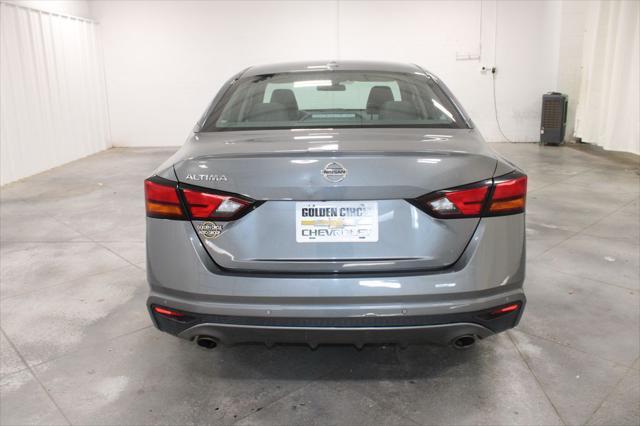 Photo of 2022 Gun Metallic Nissan Altima