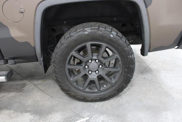 Photo of 2017 White Frost Tricoat GMC Sierra 1500