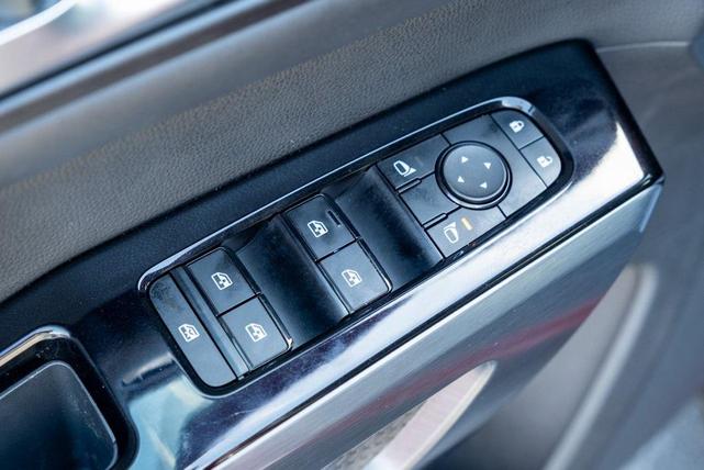 Photo of 2022 Scarlet Ember Tintcoat Nissan Pathfinder