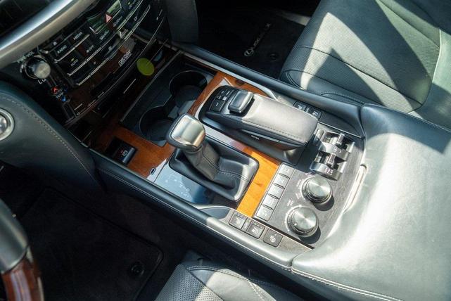 Photo of 2019 Black Onyx Lexus LX 570