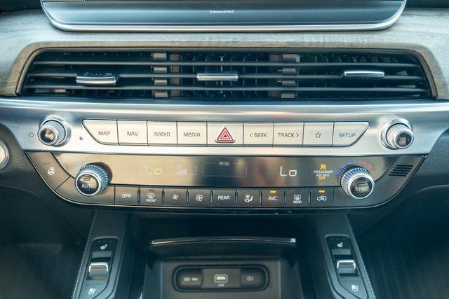 Photo of 2022 Glacial White Pearl Kia Telluride