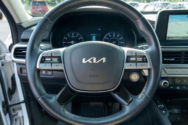 Photo of 2022 Glacial White Pearl Kia Telluride