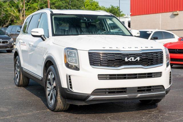 Photo of 2022 Glacial White Pearl Kia Telluride