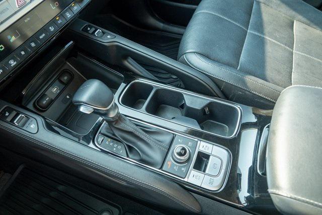 Photo of 2022 Glacial White Pearl Kia Telluride