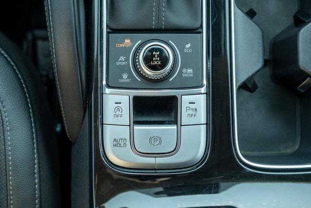 Photo of 2022 Glacial White Pearl Kia Telluride
