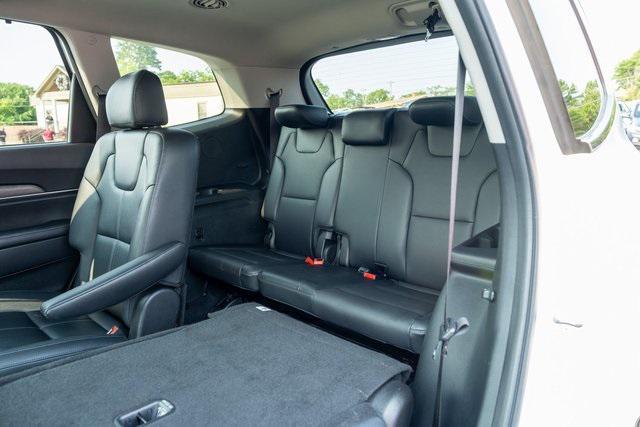 Photo of 2022 Glacial White Pearl Kia Telluride