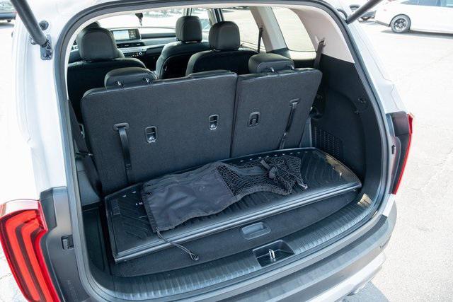 Photo of 2022 Glacial White Pearl Kia Telluride
