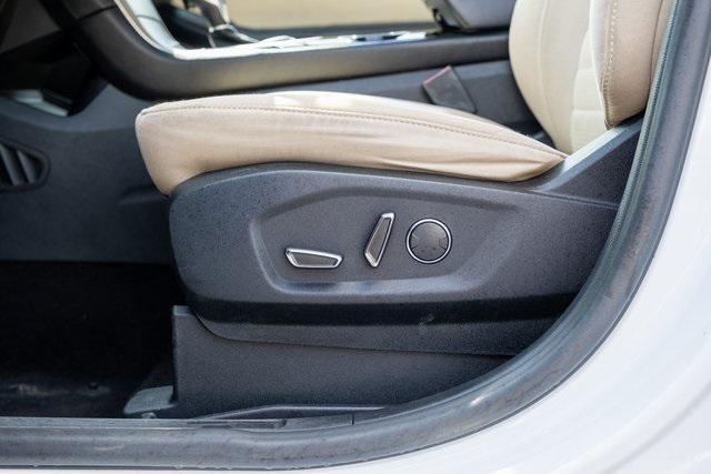 Photo of 2016 Oxford White Ford Edge
