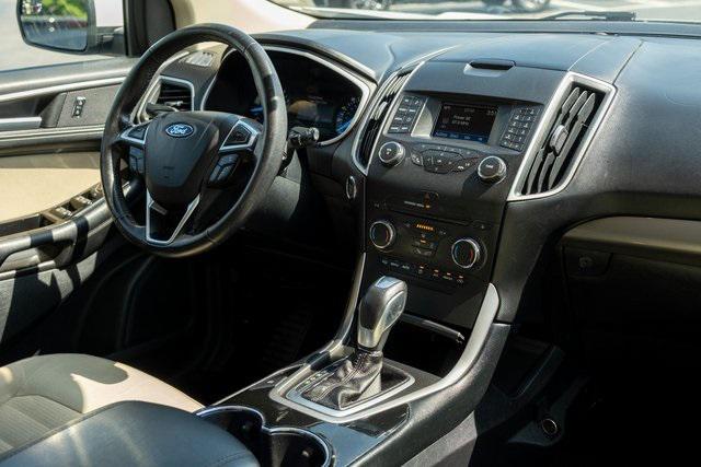 Photo of 2016 Oxford White Ford Edge