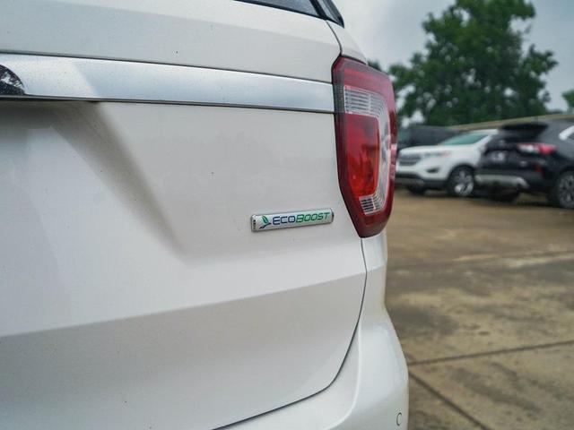 Photo of 2017 White Platinum Clearcoat Metallic Ford Explorer