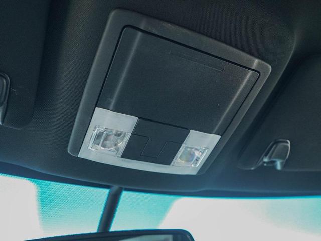 Photo of 2017 White Platinum Clearcoat Metallic Ford Explorer