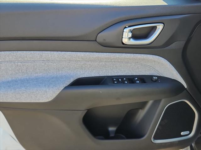 Photo of 2025 Bright White Clearcoat Jeep Compass