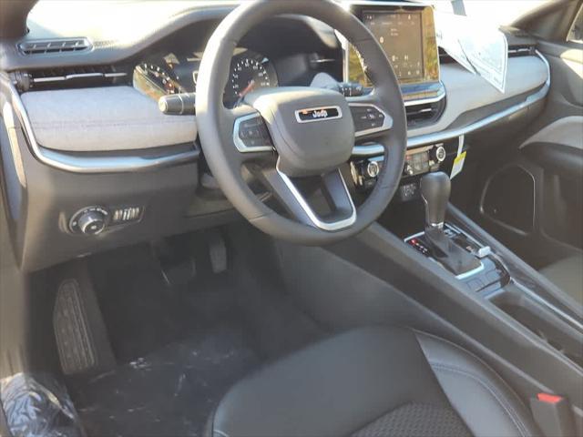 Photo of 2025 Bright White Clearcoat Jeep Compass