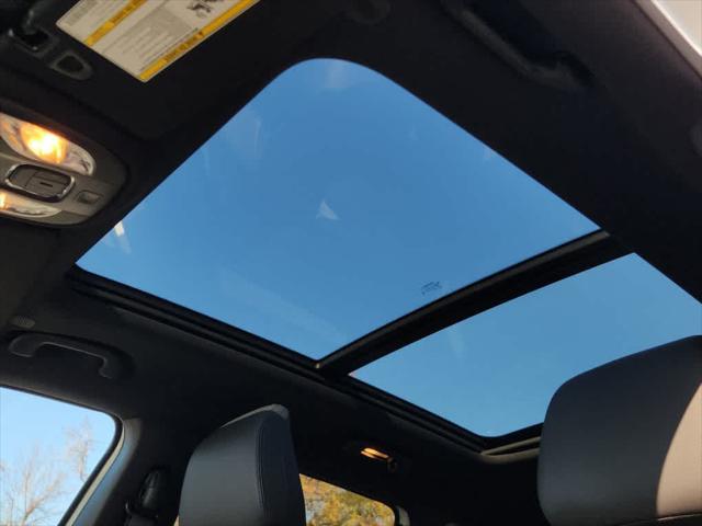 Photo of 2025 Bright White Clearcoat Jeep Compass