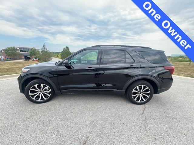 Photo of 2023 Agate Black Metallic Ford Explorer