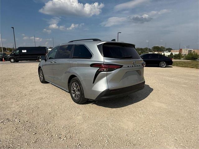 Photo of 2021 Celestial Silver Metallic Toyota Sienna
