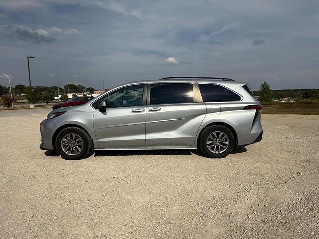 Photo of 2021 Celestial Silver Metallic Toyota Sienna