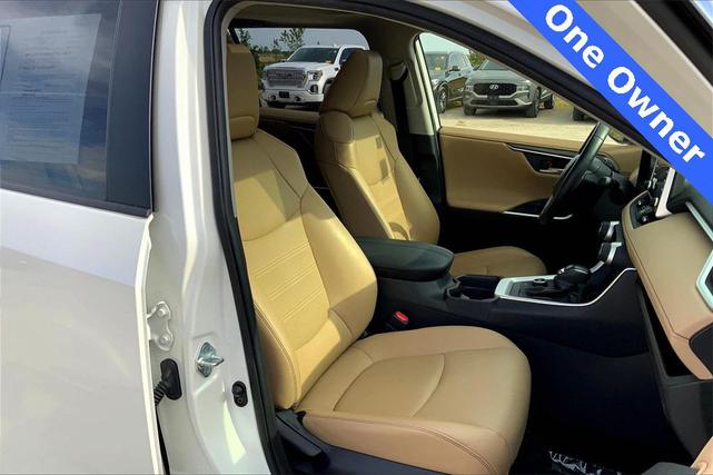 Photo of 2020 Blizzard Pearl Toyota RAV4 Hybrid