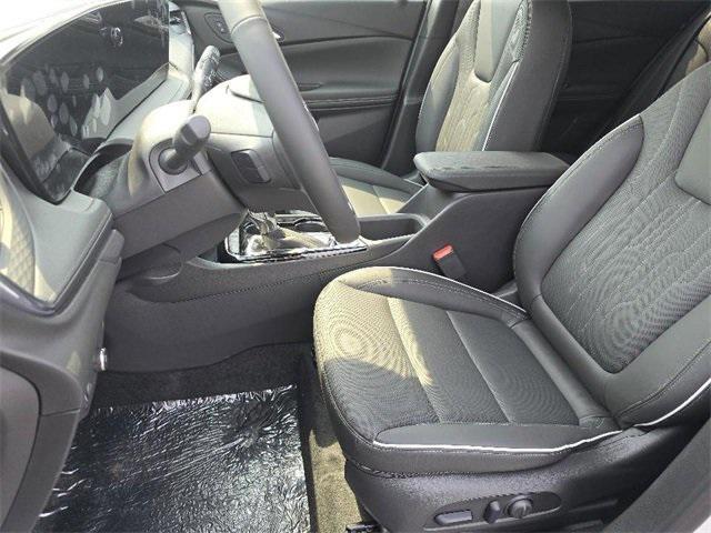Photo of 2024 White Frost Tricoat Buick Encore GX