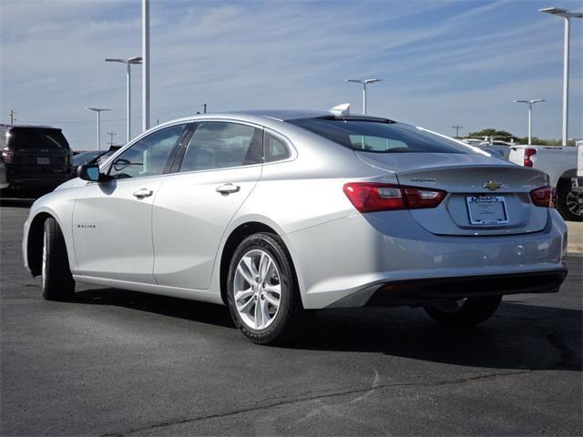 Photo of 2018 Silver Ice Metallic Chevrolet Malibu
