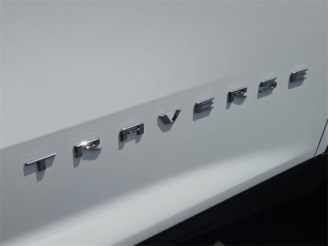 Photo of 2025 Summit White Chevrolet Traverse